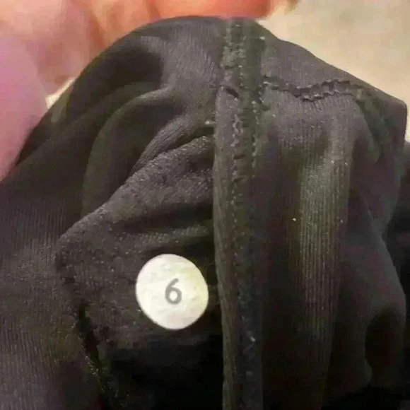 Lululemon  crop leggings - Picture 3 of 3